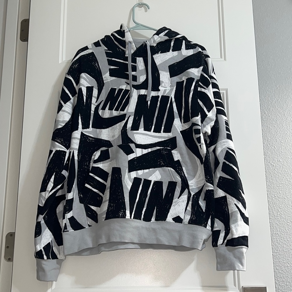 NWOT Men’s Graphic Nike hoodie